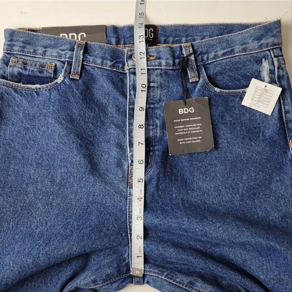 bdg Straight and Narrow High Rise Jeans Button Fly Frayed Hem 28 NEW - Picture 11 of 13